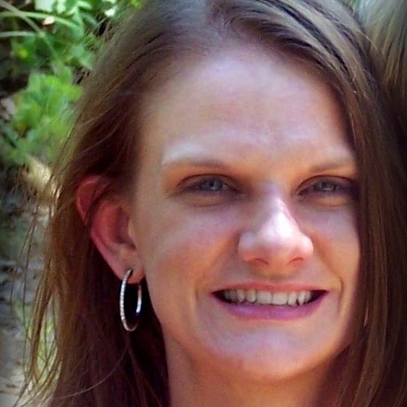 Meet your Posher, Laura - Picture 1 of 1